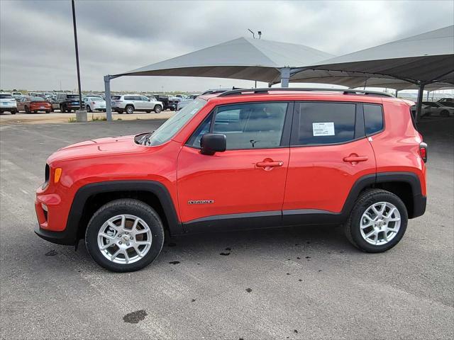 2023 Jeep Renegade RENEGADE LATITUDE 4X4