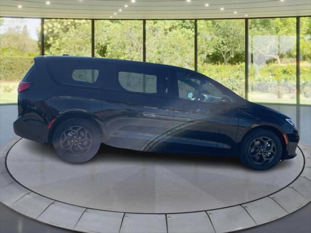 2023 Chrysler Pacifica Hybrid PACIFICA PLUG-IN HYBRID TOURING L