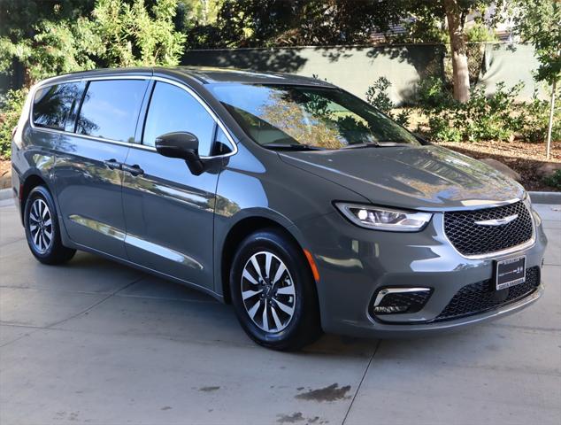 2023 Chrysler Pacifica Plug-In Hybrid PACIFICA PLUG-IN HYBRID TOURING L