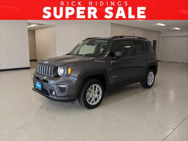 2023 Jeep Renegade RENEGADE LATITUDE 4X4