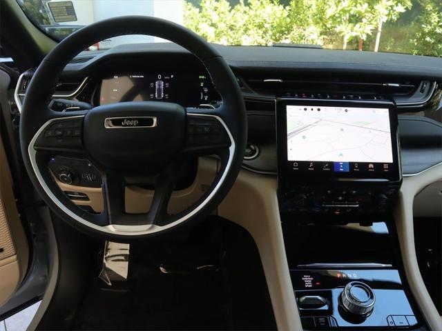 2023 Jeep Grand Cherokee Overland 4x2