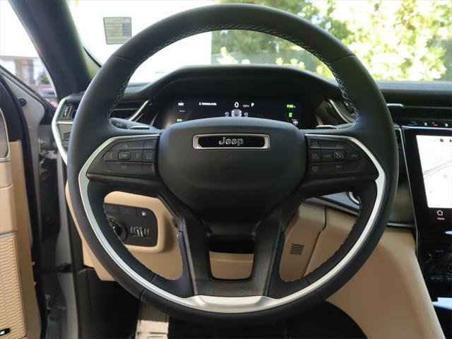 2023 Jeep Grand Cherokee Overland 4x2