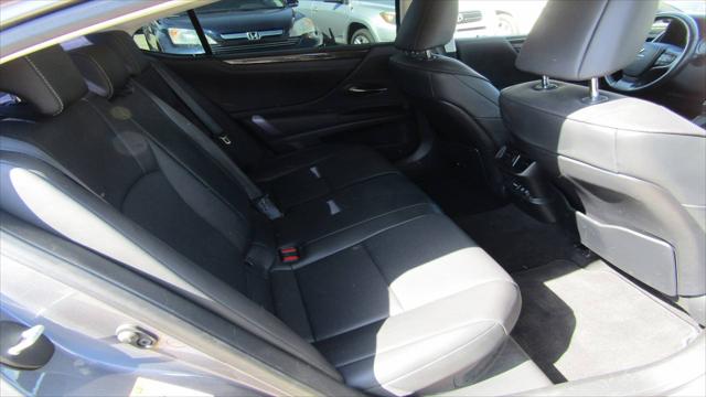 2019 Lexus ES 300h ES 300h