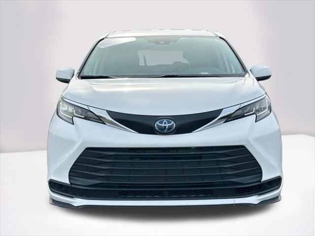 2022 Toyota Sienna LE