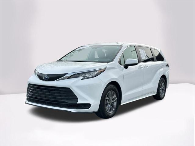 2022 Toyota Sienna LE