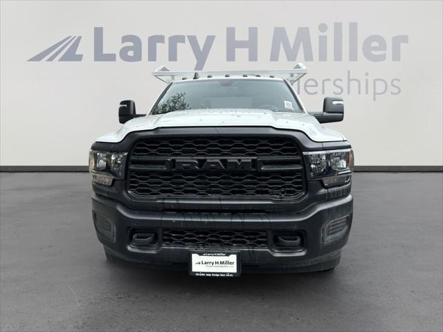 2023 RAM Ram 3500 Chassis Cab RAM 3500 TRADESMAN CREW CAB CHASSIS 4X4 60 CA