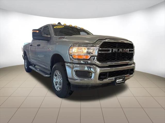 2024 RAM Ram 3500 RAM 3500 TRADESMAN CREW CAB 4X4 64 BOX