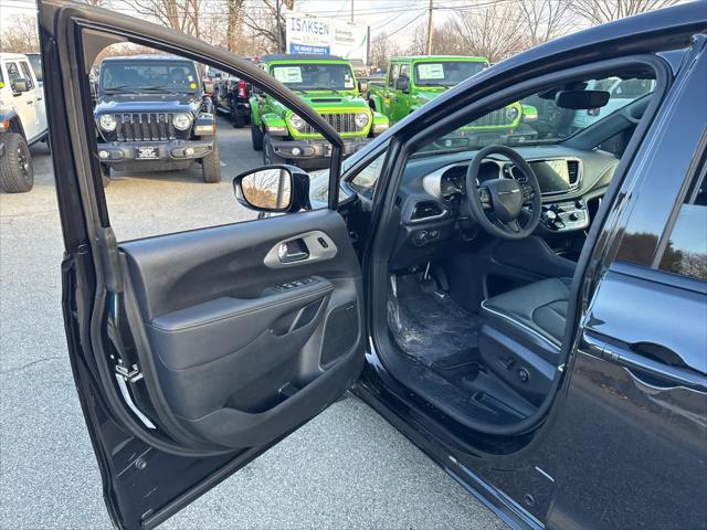 2023 Chrysler Pacifica Hybrid Limited