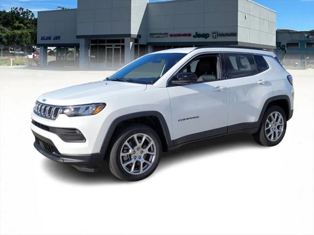 2024 Jeep Compass COMPASS LATITUDE LUX 4X4