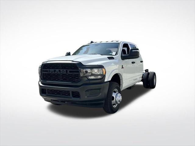 2024 RAM Ram 3500 Chassis Cab RAM 3500 TRADESMAN CREW CAB CHASSIS 4X4 60 CA