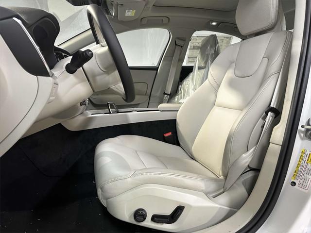 2024 Volvo S60 B5 Plus Dark Theme