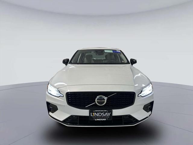 2024 Volvo S60 B5 Plus Dark Theme