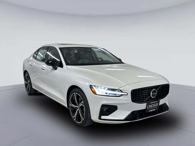 2024 Volvo S60 B5 Plus Dark Theme