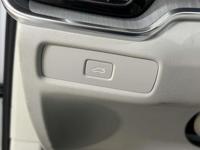 2024 Volvo S60 B5 Plus Dark Theme