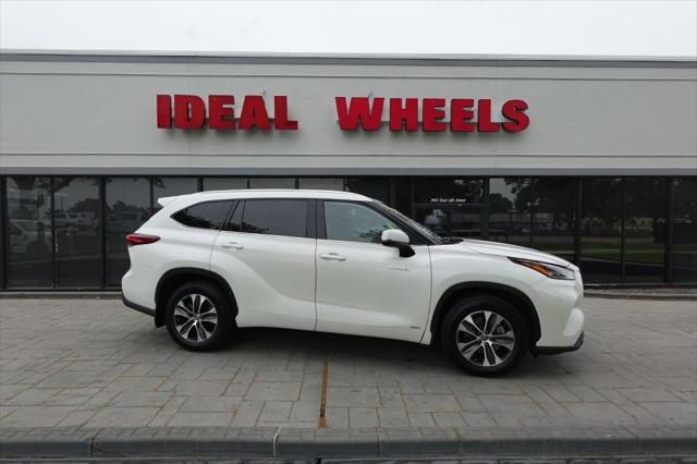 2021 Toyota Highlander Hybrid XLE for sale in Sioux City, IA