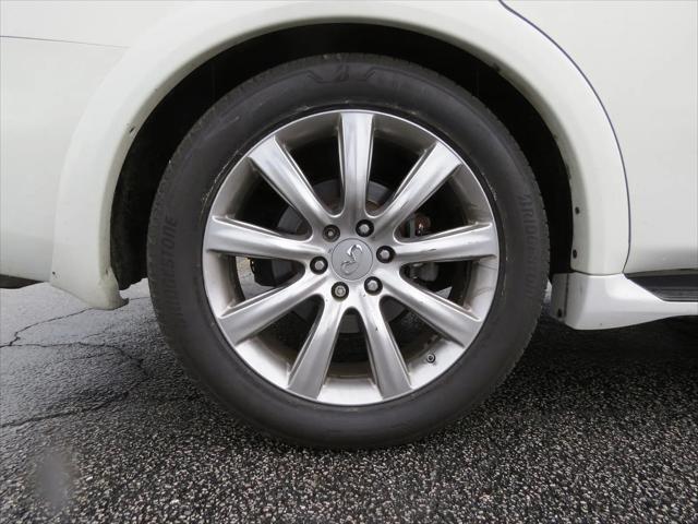 2012 INFINITI QX56 8-passenger
