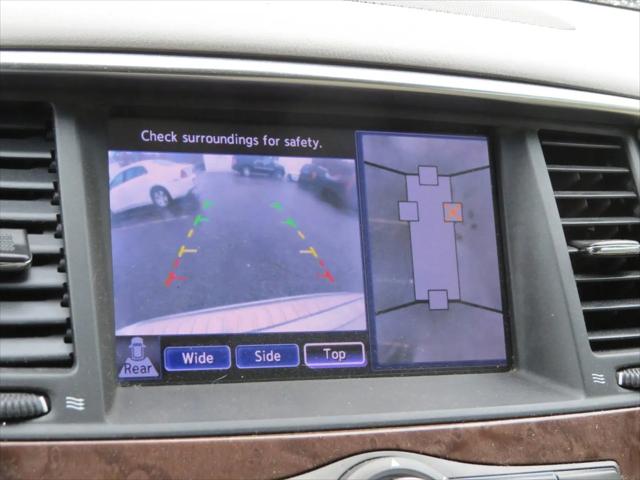 2012 INFINITI QX56 8-passenger