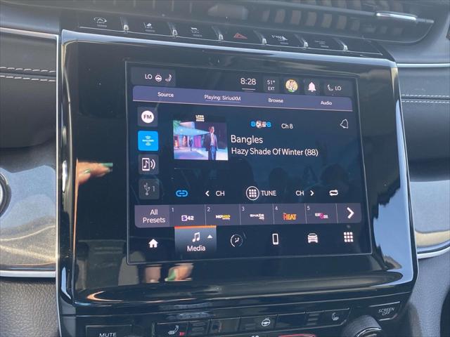 2022 Jeep Grand Cherokee L Laredo 4x2