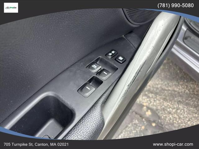 2013 Hyundai Veloster Base w/Black