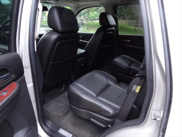 2007 Cadillac Escalade Standard