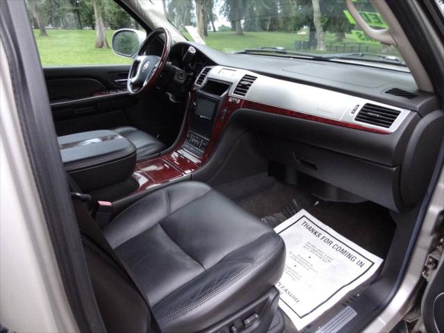 2007 Cadillac Escalade Standard