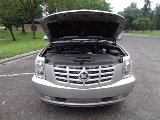 2007 Cadillac Escalade Standard