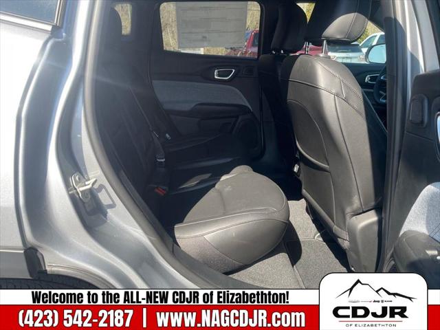 2023 Jeep Compass Latitude Lux FWD