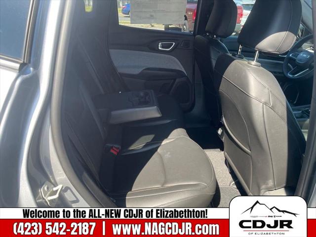 2023 Jeep Compass Latitude Lux FWD
