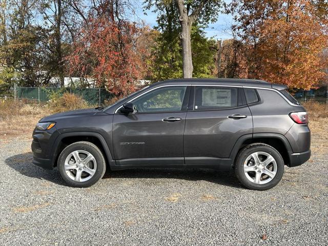 2024 Jeep Compass COMPASS LATITUDE 4X4