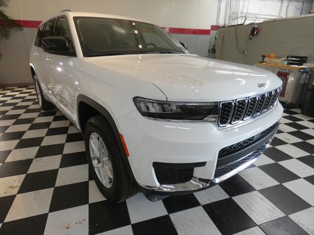 2022 Jeep Grand Cherokee L Laredo 4x4