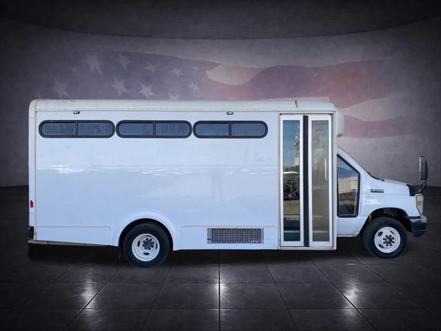 2012 Ford E-450 Cutaway Base