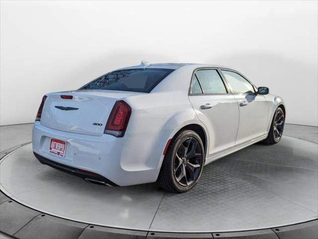 2023 Chrysler Chrysler 300 300 TOURING L RWD