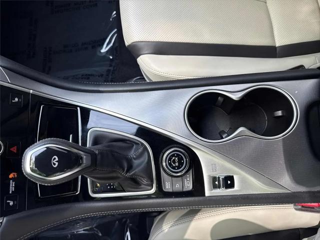 2022 INFINITI Q60 LUXE AWD