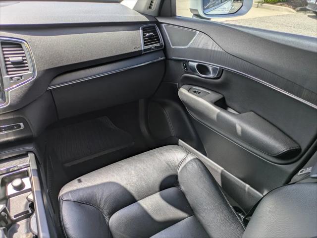 2020 Volvo XC90 T6 Momentum 7 Passenger