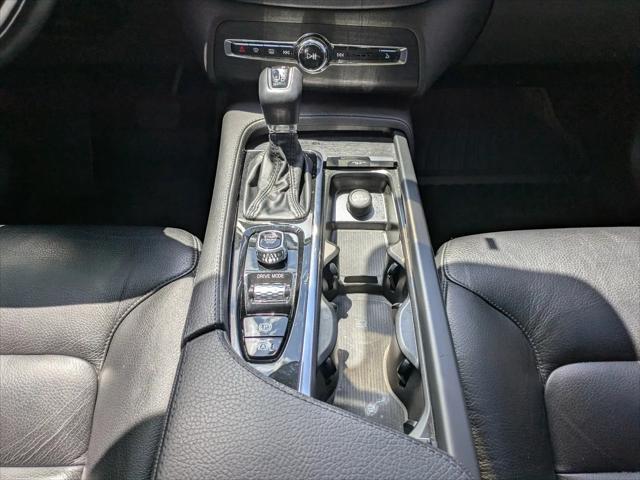 2020 Volvo XC90 T6 Momentum 7 Passenger