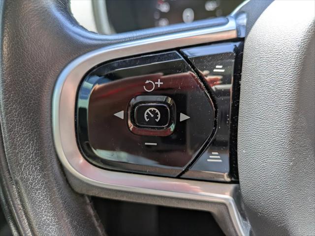 2020 Volvo XC90 T6 Momentum 7 Passenger