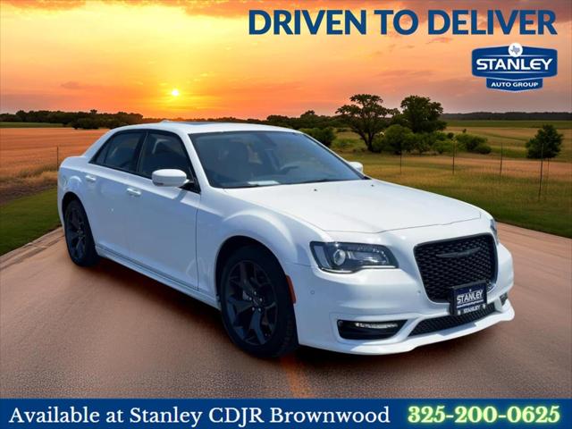 2023 Chrysler Chrysler 300 300 TOURING L RWD