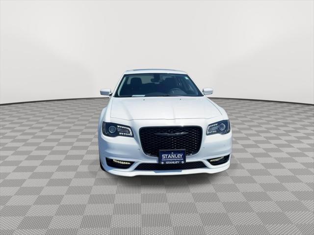 2023 Chrysler Chrysler 300 300 TOURING L RWD