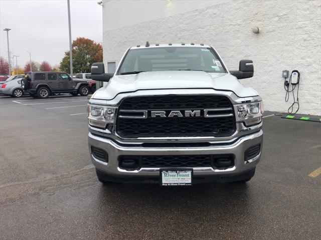 2024 RAM Ram 3500 Chassis Cab RAM 3500 TRADESMAN CHASSIS REGULAR CAB 4X4 84 CA 2024 RAM Ram 3500 Chassis Cab RAM 3500 TRADESMAN CHASSIS REGULAR CAB 4X4 84 CA