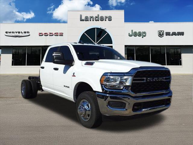 2023 RAM Ram 3500 Chassis Cab RAM 3500 SLT CREW CAB CHASSIS 4X4 60 CA