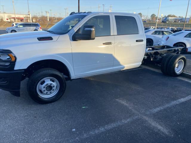 2024 RAM Ram 3500 Chassis Cab RAM 3500 TRADESMAN CREW CAB CHASSIS 4X4 60 CA