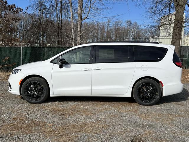 2024 Chrysler Pacifica PACIFICA TOURING L