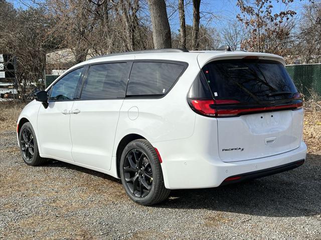 2024 Chrysler Pacifica PACIFICA TOURING L