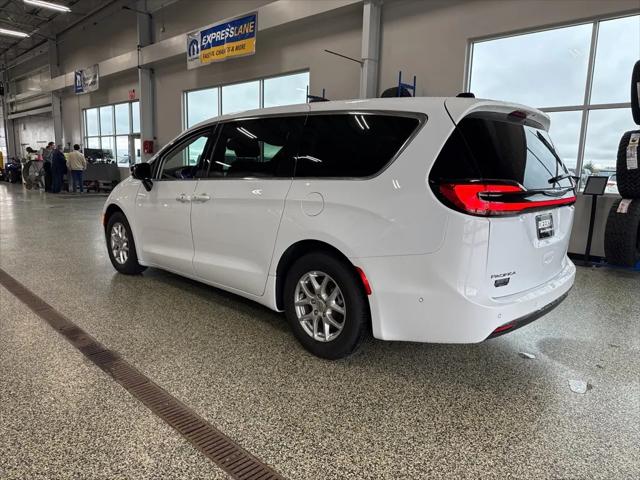 2024 Chrysler Pacifica PACIFICA TOURING L