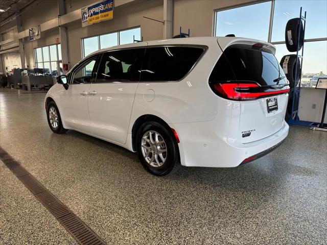 2024 Chrysler Pacifica PACIFICA TOURING L