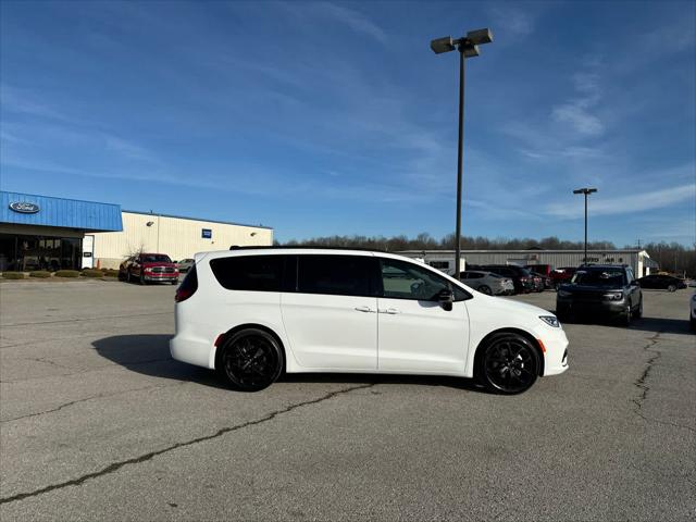 2024 Chrysler Pacifica PACIFICA TOURING L