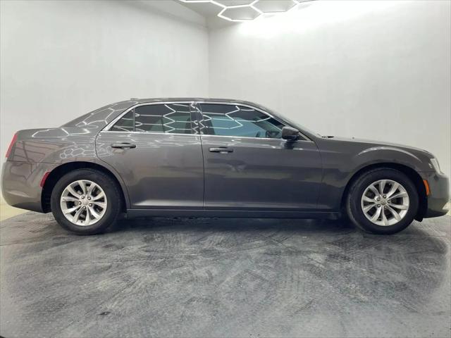 2016 Chrysler 300 Limited