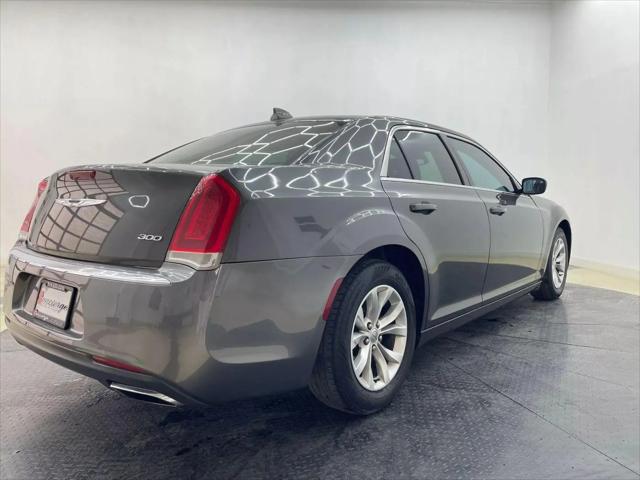 2016 Chrysler 300 Limited
