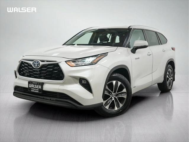 2021 Toyota Highlander Hybrid XLE for sale in Bloomington, MN