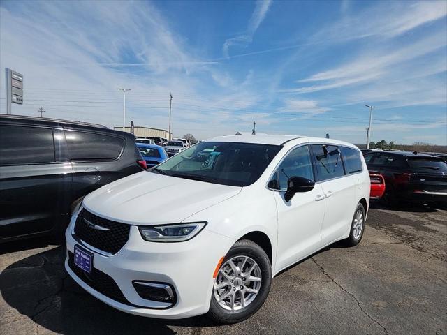 2024 Chrysler Pacifica PACIFICA TOURING L